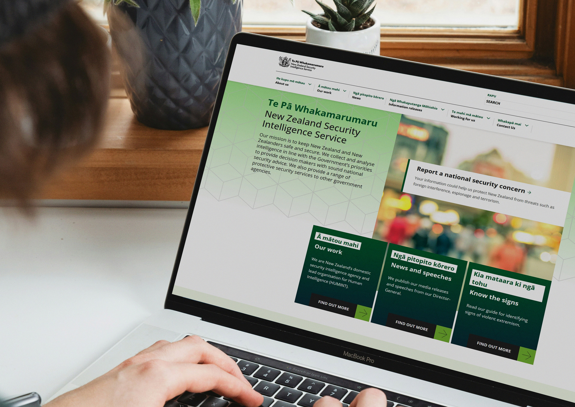 A laptop with the NZSIS website loaded